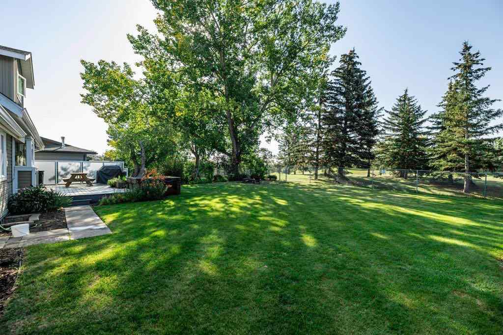MLS® A2252182 - 33 FAIRWAY Drive  in Fairway Heights Lacombe, Residential