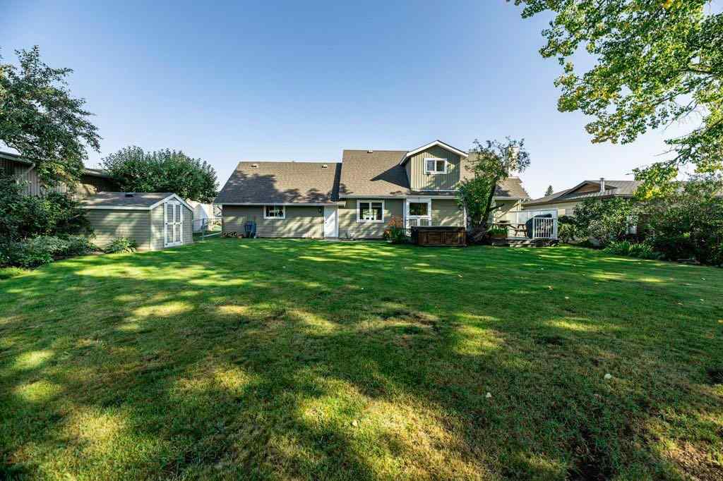 MLS® A2252182 - 33 FAIRWAY Drive  in Fairway Heights Lacombe, Residential