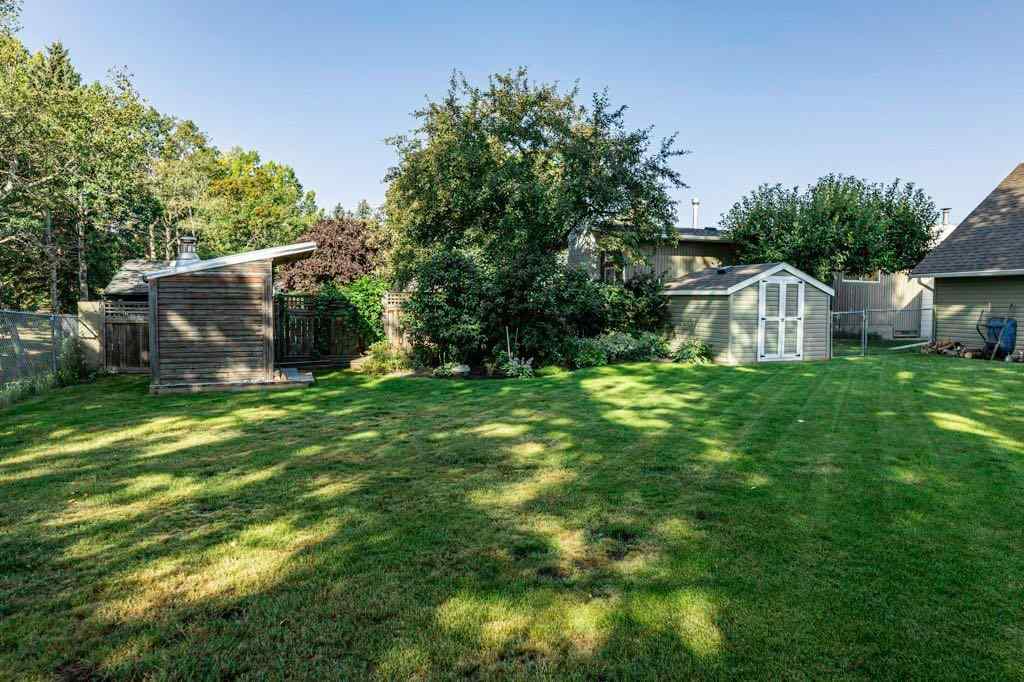MLS® A2252182 - 33 FAIRWAY Drive  in Fairway Heights Lacombe, Residential