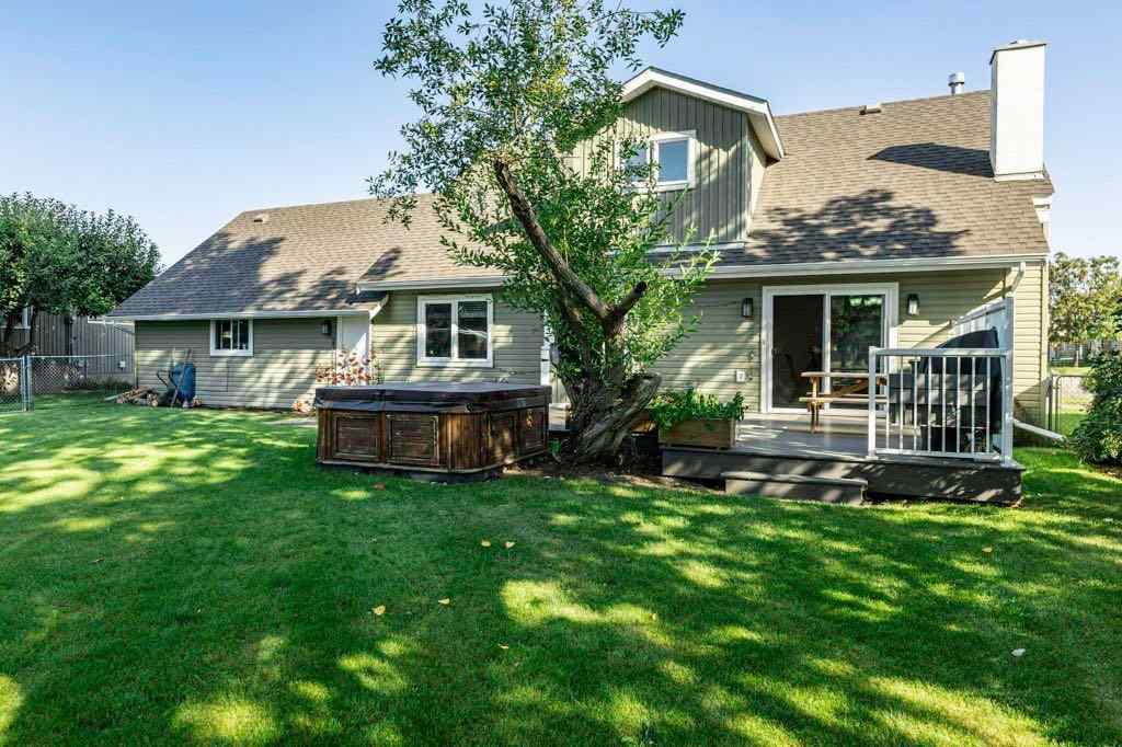 MLS® A2252182 - 33 FAIRWAY Drive  in Fairway Heights Lacombe, Residential