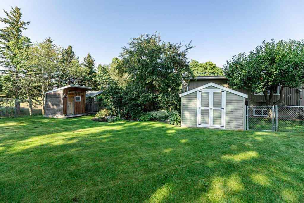 MLS® A2252182 - 33 FAIRWAY Drive  in Fairway Heights Lacombe, Residential