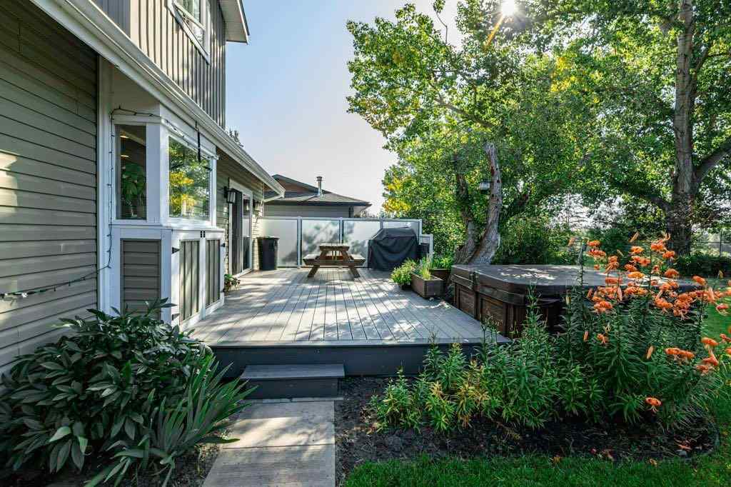 MLS® A2252182 - 33 FAIRWAY Drive  in Fairway Heights Lacombe, Residential