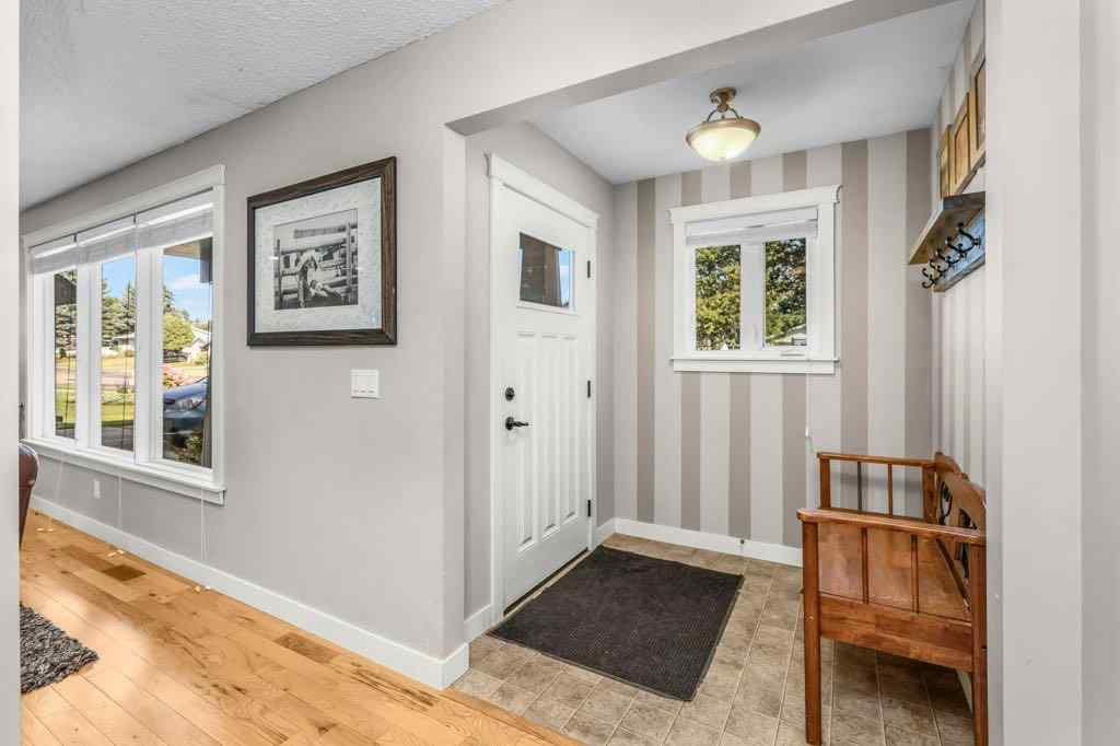 MLS® A2252182 - 33 FAIRWAY Drive  in Fairway Heights Lacombe, Residential