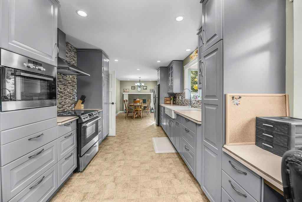 MLS® A2252182 - 33 FAIRWAY Drive  in Fairway Heights Lacombe, Residential