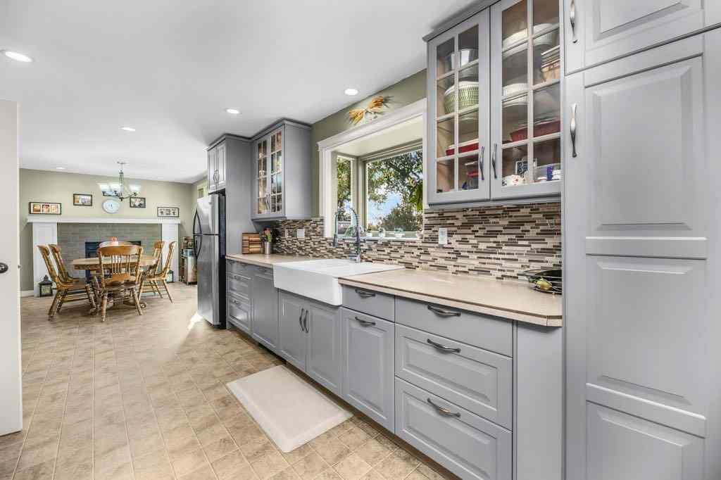 MLS® A2252182 - 33 FAIRWAY Drive  in Fairway Heights Lacombe, Residential