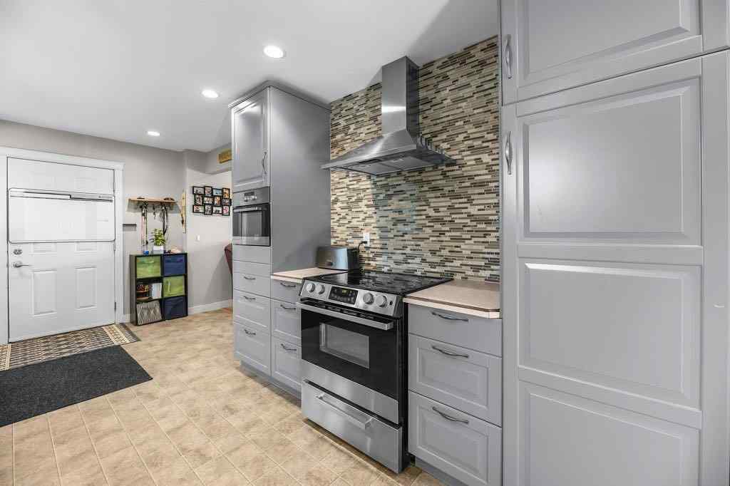 MLS® A2252182 - 33 FAIRWAY Drive  in Fairway Heights Lacombe, Residential