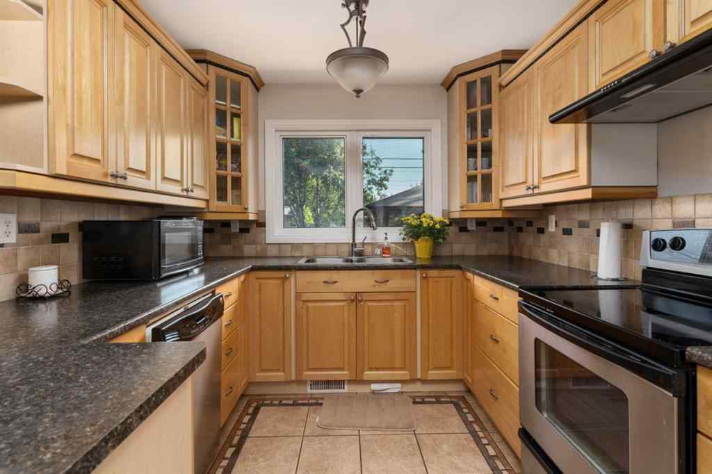 MLS® A2252196 - 6401 44B Avenue  in Marler Camrose, Residential