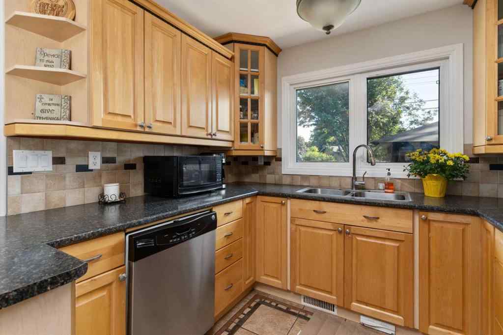 MLS® A2252196 - 6401 44B Avenue  in Marler Camrose, Residential