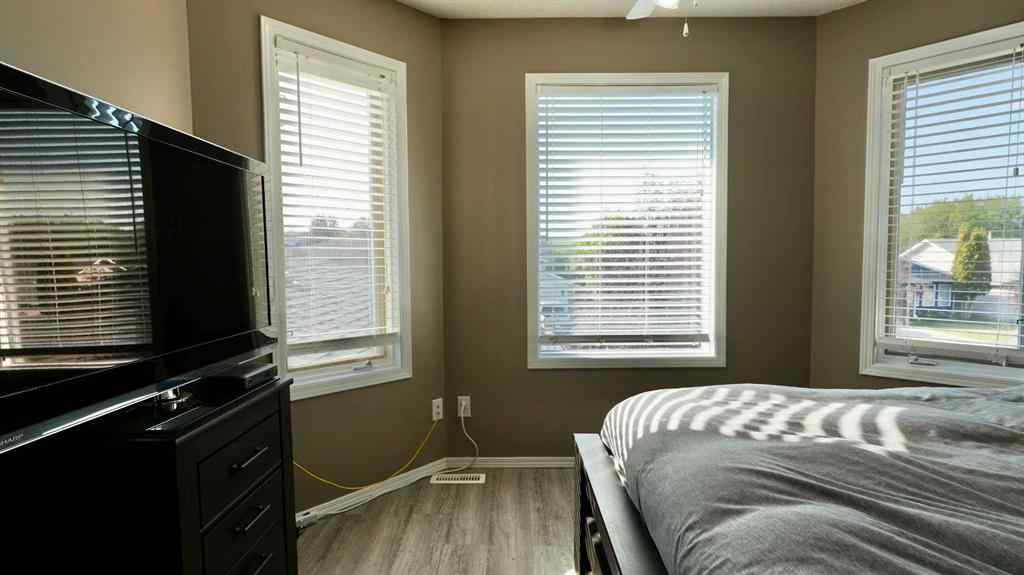 MLS® A2252200 - 10325 83 Street  in Saddleback Ridge Peace River, Residential
