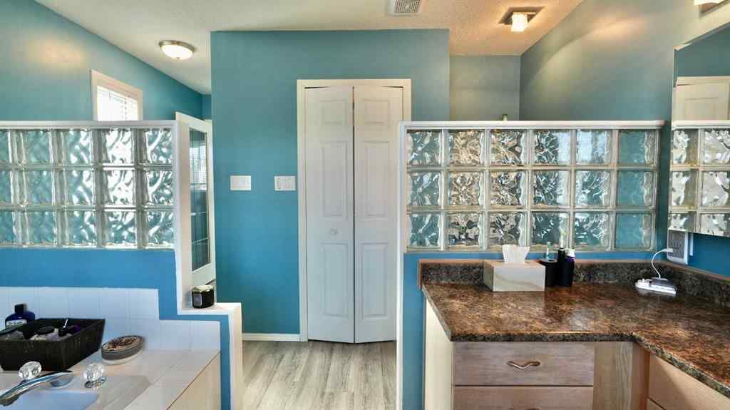 MLS® A2252200 - 10325 83 Street  in Saddleback Ridge Peace River, Residential