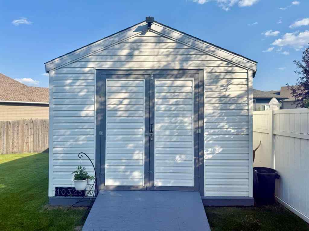 MLS® A2252200 - 10325 83 Street  in Saddleback Ridge Peace River, Residential
