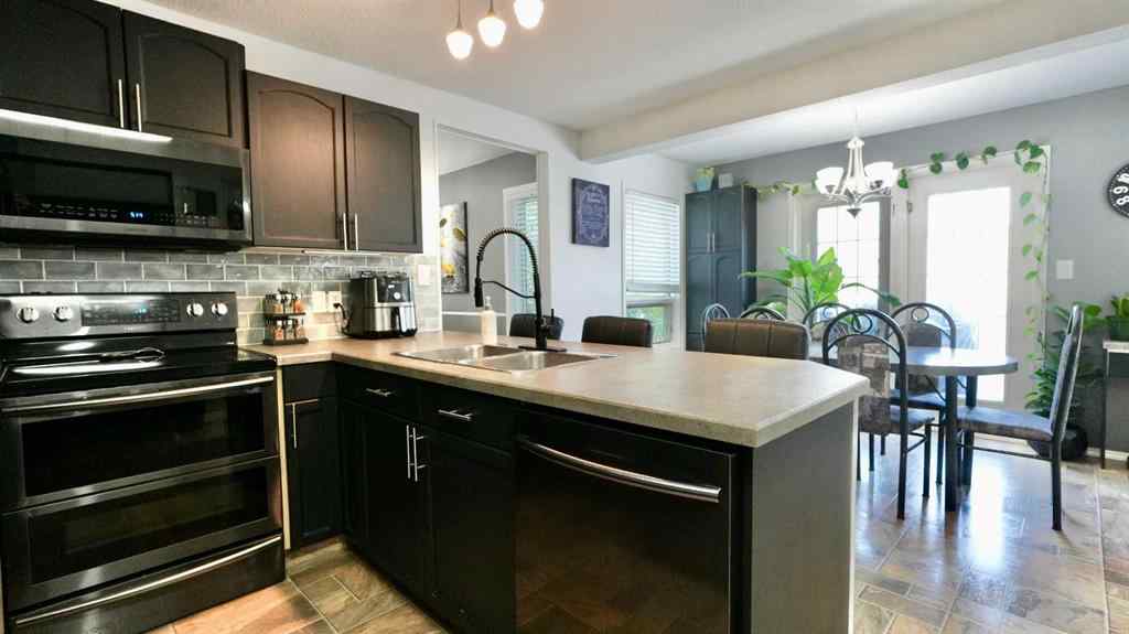 MLS® A2252200 - 10325 83 Street  in Saddleback Ridge Peace River, Residential