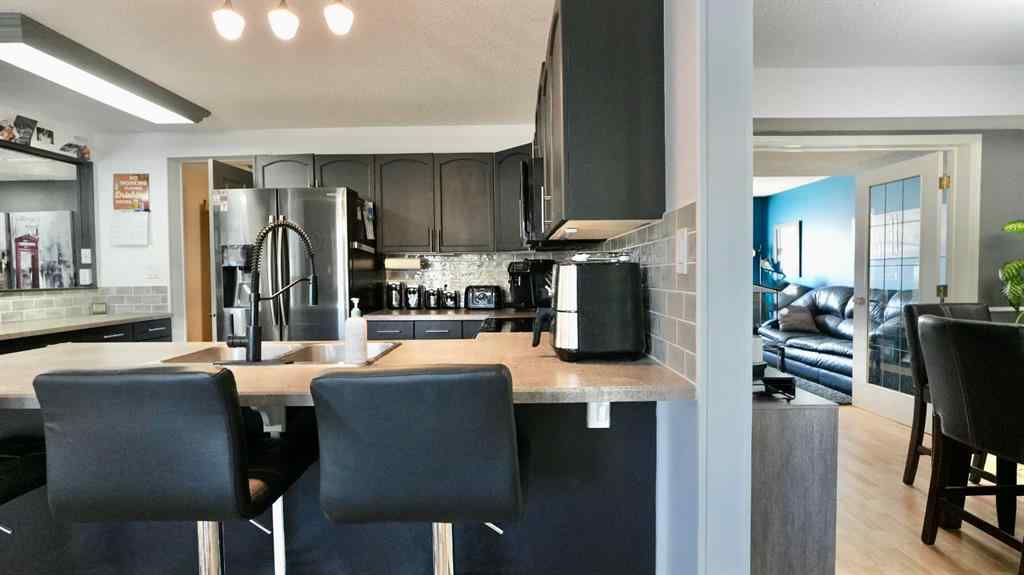 MLS® A2252200 - 10325 83 Street  in Saddleback Ridge Peace River, Residential