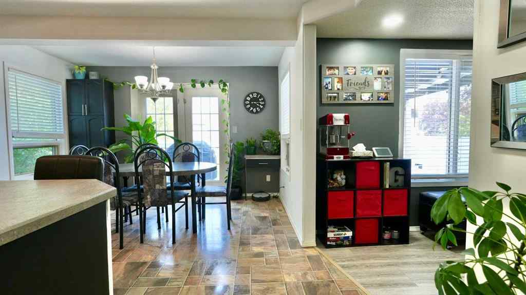 MLS® A2252200 - 10325 83 Street  in Saddleback Ridge Peace River, Residential