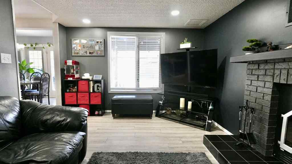 MLS® A2252200 - 10325 83 Street  in Saddleback Ridge Peace River, Residential