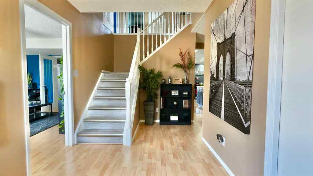 MLS® A2252200 - 10325 83 Street  in Saddleback Ridge Peace River, Residential
