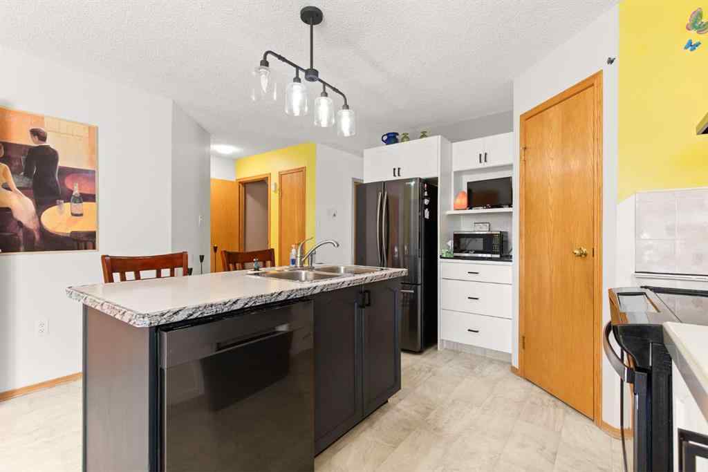 MLS® A2252202 - Unit #308 165 South Ridge Drive SE in SE Southridge Medicine Hat, Residential