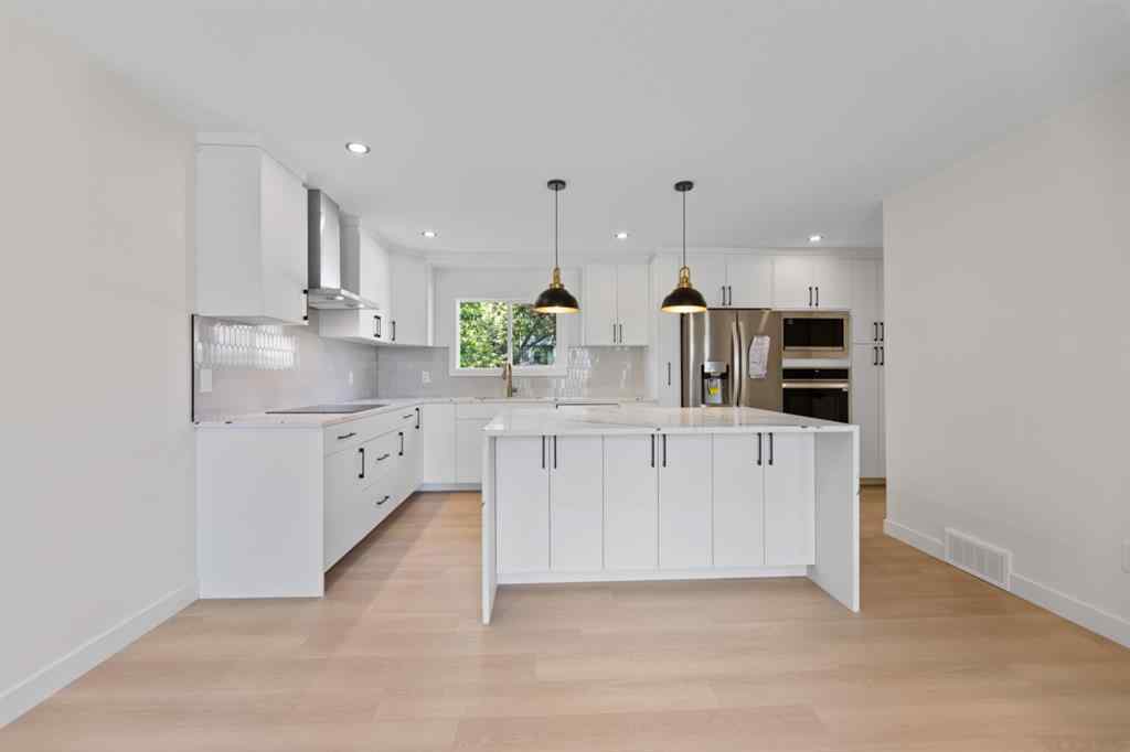 MLS® A2252208 - 3419 19 Street NW in Charleswood Calgary, Residential