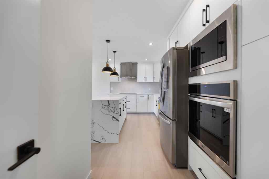 MLS® A2252208 - 3419 19 Street NW in Charleswood Calgary, Residential