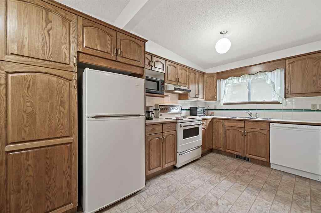 MLS® A2252209 - 2528 17A Street NW in Capitol Hill Calgary, Residential