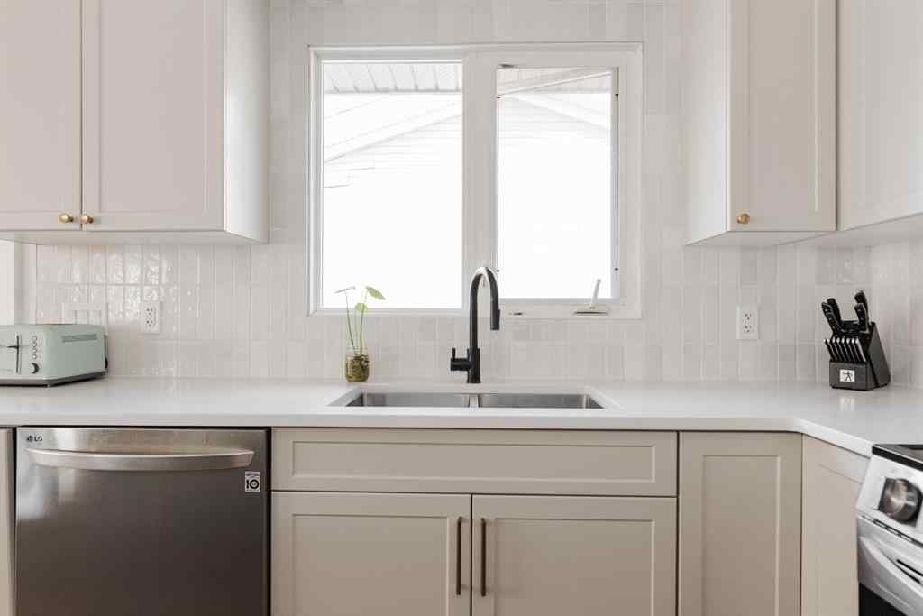 MLS® A2252213 - 213 Ermine Crescent  in Thickwood Fort McMurray, Residential