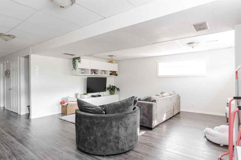 MLS® A2252213 - 213 Ermine Crescent  in Thickwood Fort McMurray, Residential