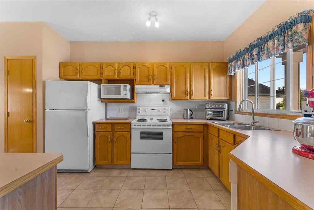 MLS® A2252217 - 228 Douglas Ridge Close SE in Douglasdale/Glen Calgary, Residential