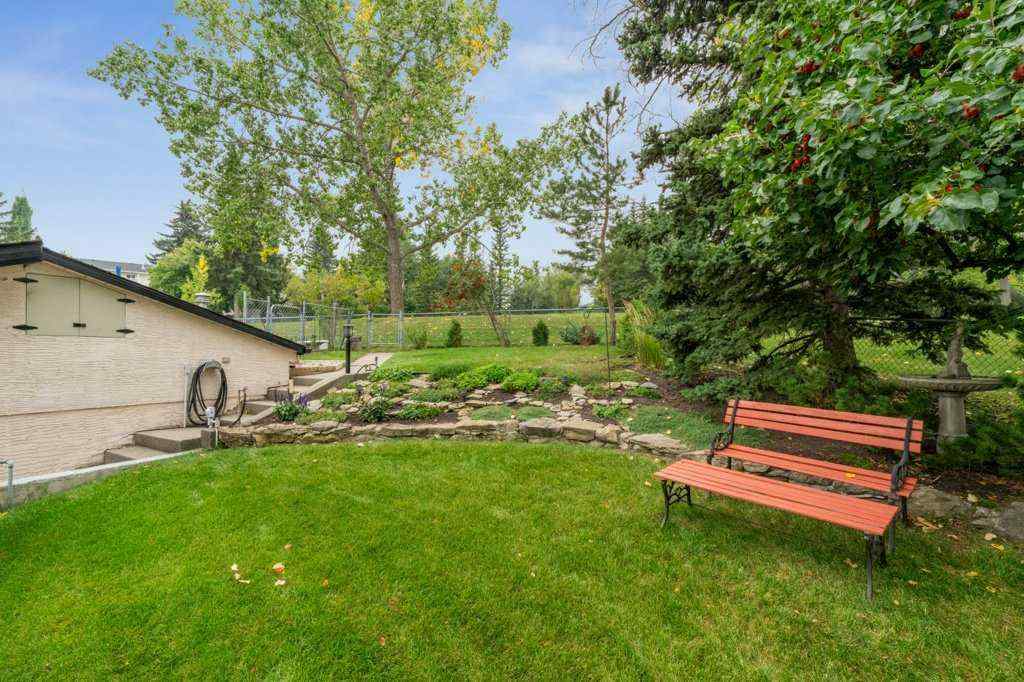 MLS® A2252232 - 318 Oakhill Place SW in Oakridge Calgary, Residential