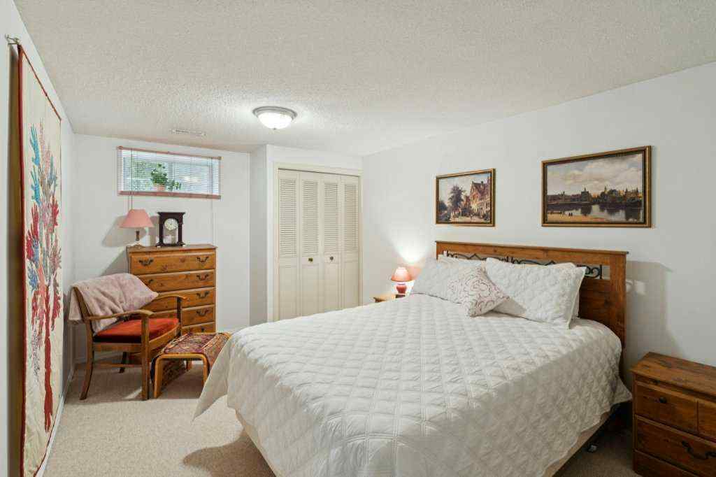 MLS® A2252232 - 318 Oakhill Place SW in Oakridge Calgary, Residential
