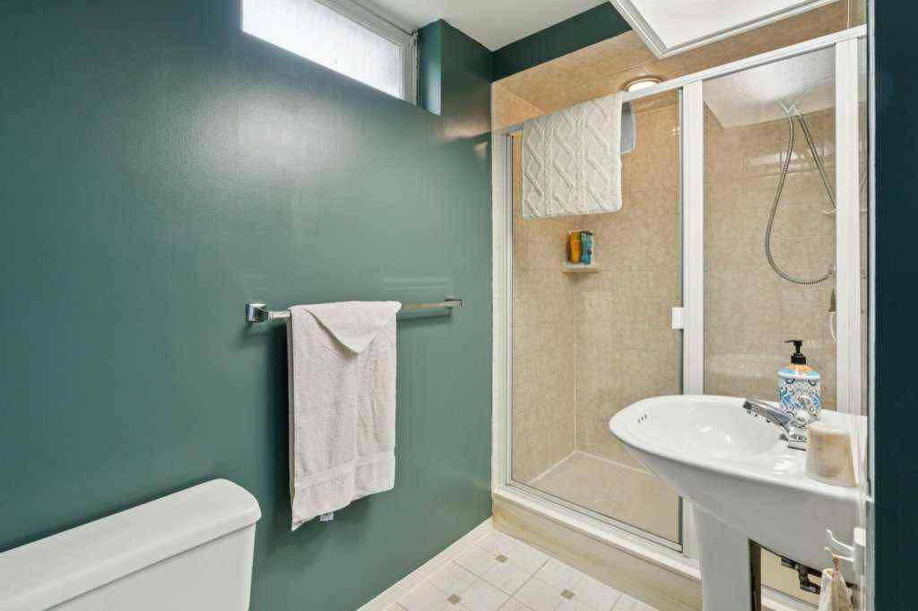MLS® A2252232 - 318 Oakhill Place SW in Oakridge Calgary, Residential