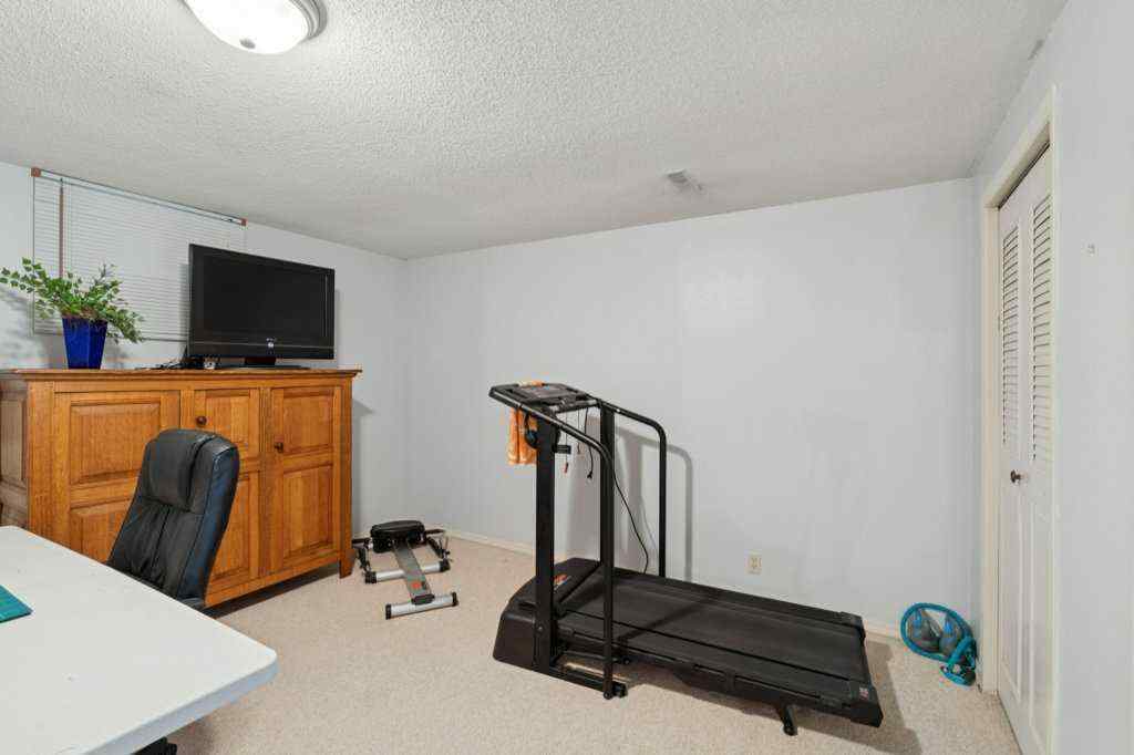 MLS® A2252232 - 318 Oakhill Place SW in Oakridge Calgary, Residential