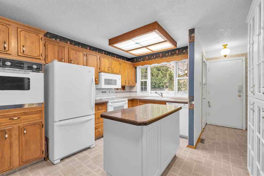 MLS® A2252251 - 10732 Maplebend Drive SE in Maple Ridge Calgary, Residential