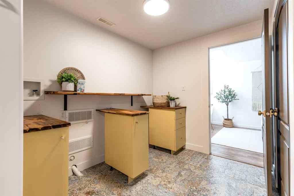 MLS® A2252271 - 129 Sunrise Road SW in SW Southridge Medicine Hat, Residential
