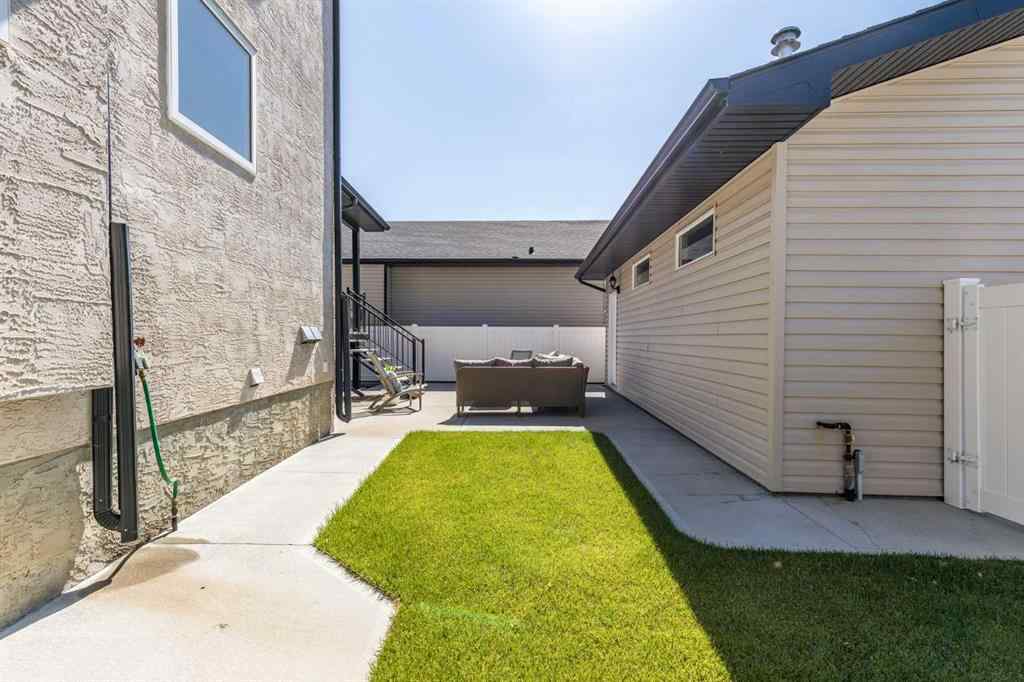 MLS® A2252271 - 129 Sunrise Road SW in SW Southridge Medicine Hat, Residential