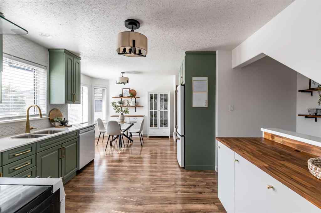 MLS® A2252271 - 129 Sunrise Road SW in SW Southridge Medicine Hat, Residential
