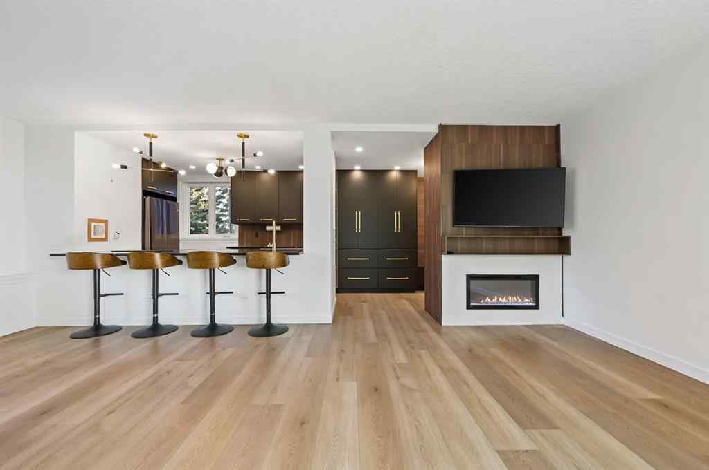 MLS® A2252279 - Unit #401 3204 Rideau Place SW in Rideau Park Calgary, Residential