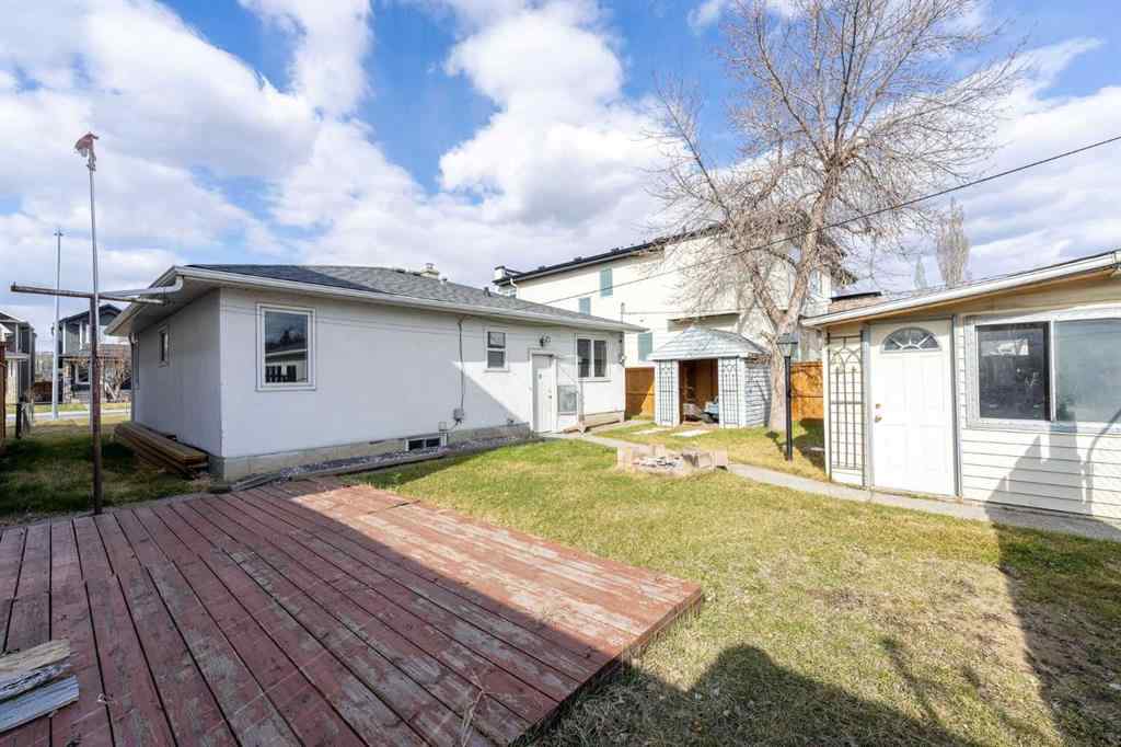 MLS® A2252280 - 8531 47 Avenue NW in Bowness Calgary, Residential