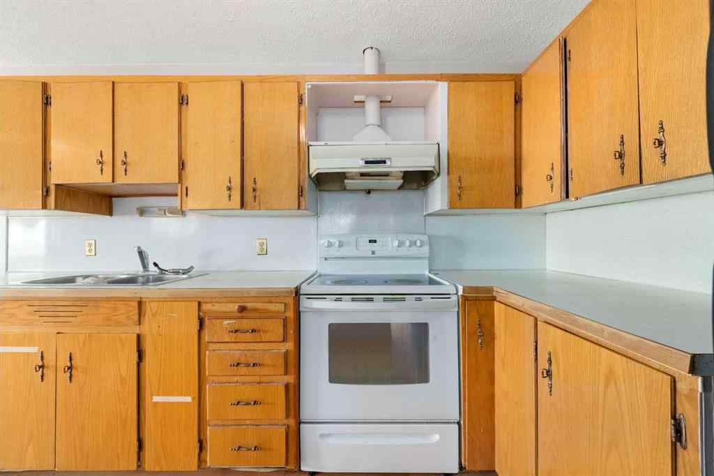 MLS® A2252280 - 8531 47 Avenue NW in Bowness Calgary, Residential