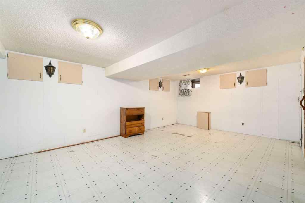 MLS® A2252280 - 8531 47 Avenue NW in Bowness Calgary, Residential