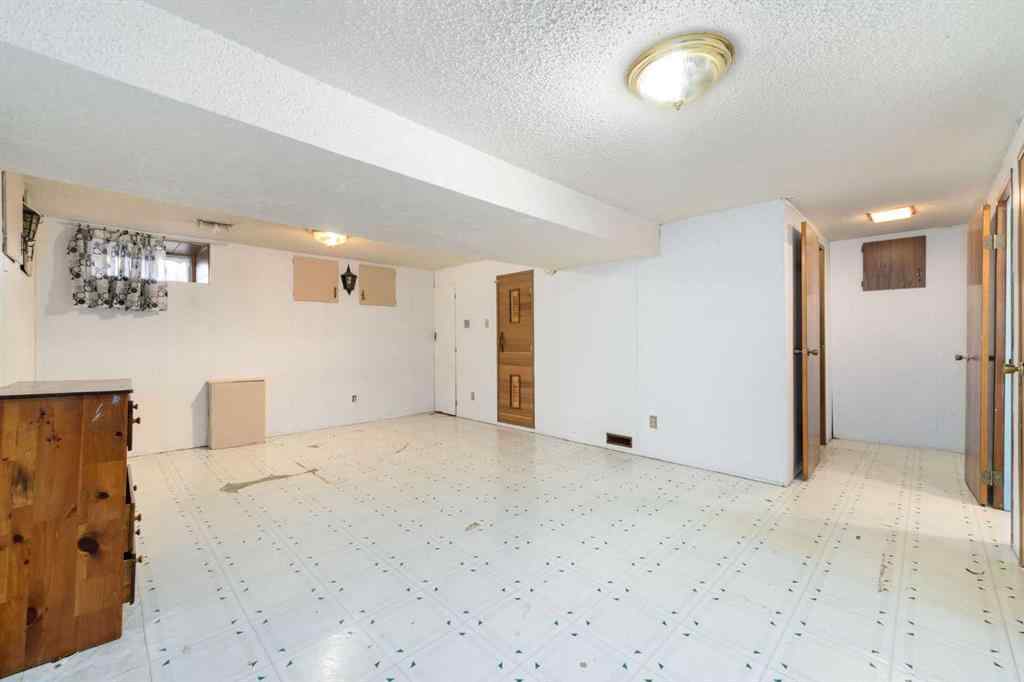 MLS® A2252280 - 8531 47 Avenue NW in Bowness Calgary, Residential