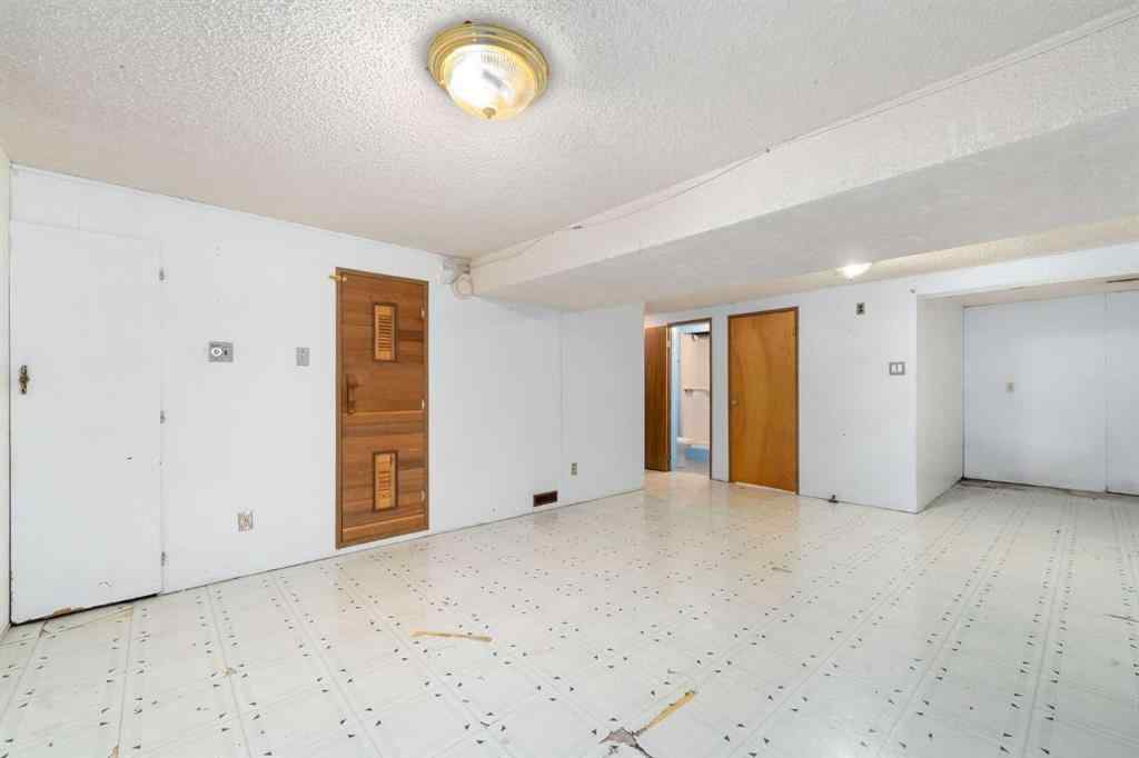 MLS® A2252280 - 8531 47 Avenue NW in Bowness Calgary, Residential