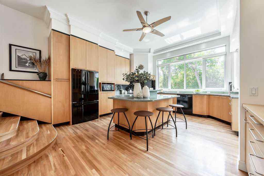 MLS® A2252307 - 509 15 Avenue NE in Renfrew Calgary, Residential