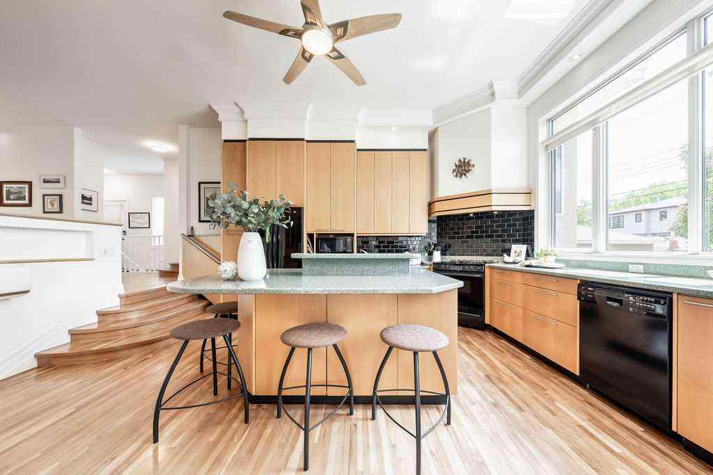 MLS® A2252307 - 509 15 Avenue NE in Renfrew Calgary, Residential