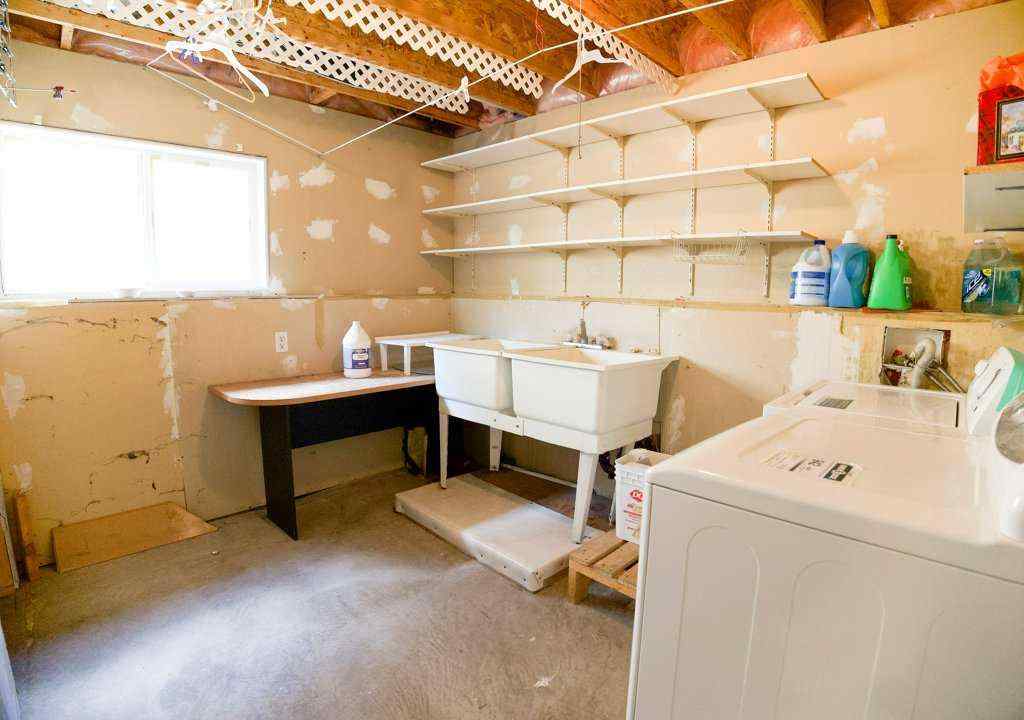 MLS® A2252312 - 5905 61 Avenue  in Lucas Heights Ponoka, Residential