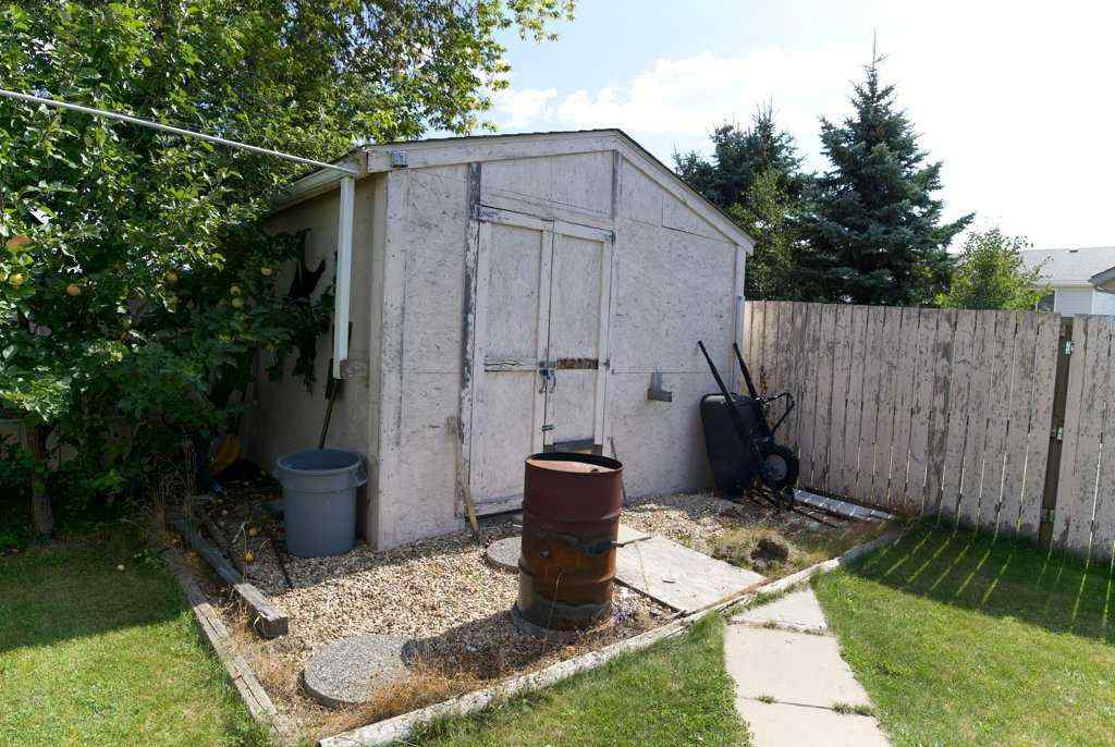 MLS® A2252312 - 5905 61 Avenue  in Lucas Heights Ponoka, Residential