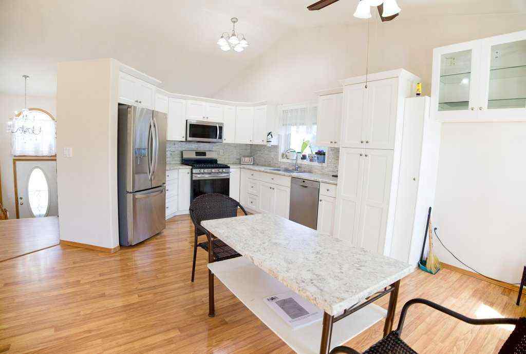 MLS® A2252312 - 5905 61 Avenue  in Lucas Heights Ponoka, Residential