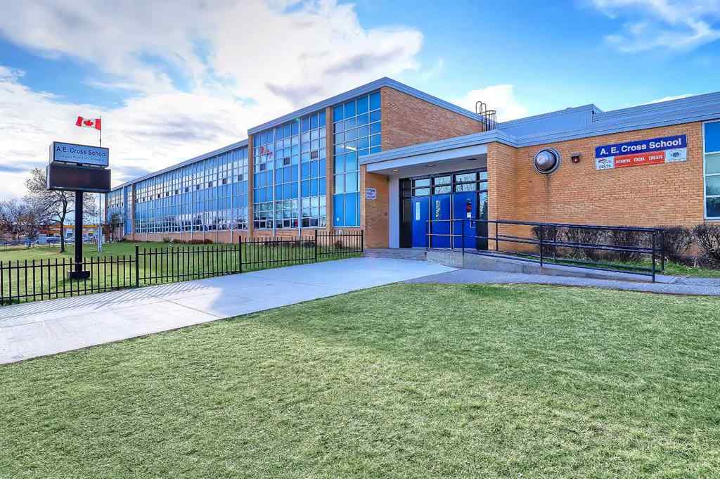 MLS® A2252321 - 2747 Grant Crescent SW in Glenbrook Calgary, Residential