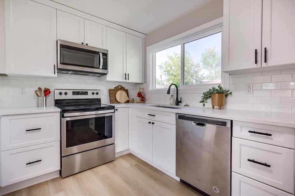 MLS® A2252322 - 4230 40a Avenue  in Grandview Red Deer, Residential