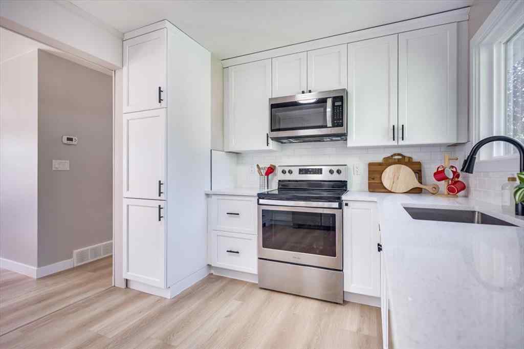 MLS® A2252322 - 4230 40a Avenue  in Grandview Red Deer, Residential