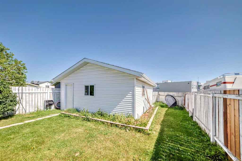 MLS® A2252330 - 33 Martinridge Place NE in Martindale Calgary, Residential